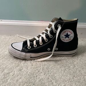 women’s black classic converse 🌟